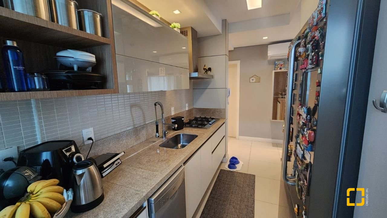 Cobertura com 206m², 4 quartos (sendo 2 suítes), 2 garagens, no bairro Agronômica em Florianópolis