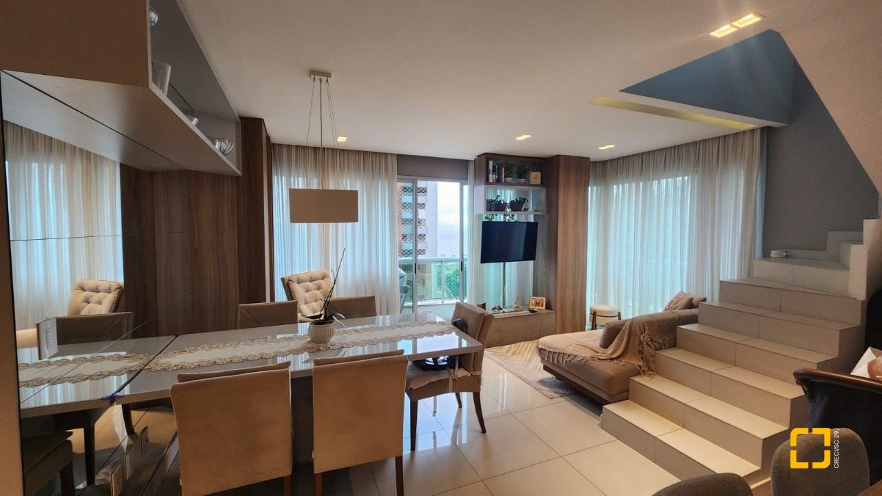Cobertura com 206m², 4 quartos (sendo 2 suítes), 2 garagens, no bairro Agronômica em Florianópolis