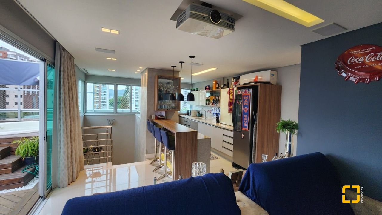 Cobertura com 206m², 4 quartos (sendo 2 suítes), 2 garagens, no bairro Agronômica em Florianópolis