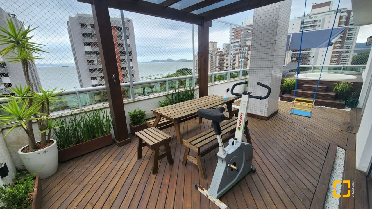Cobertura com 206m², 4 quartos (sendo 2 suítes), 2 garagens, no bairro Agronômica em Florianópolis