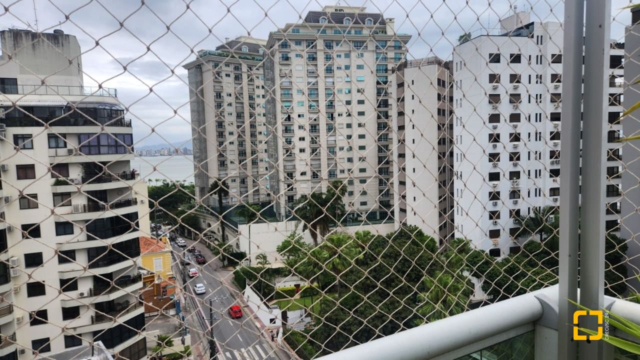 Cobertura com 206m², 4 quartos (sendo 2 suítes), 2 garagens, no bairro Agronômica em Florianópolis