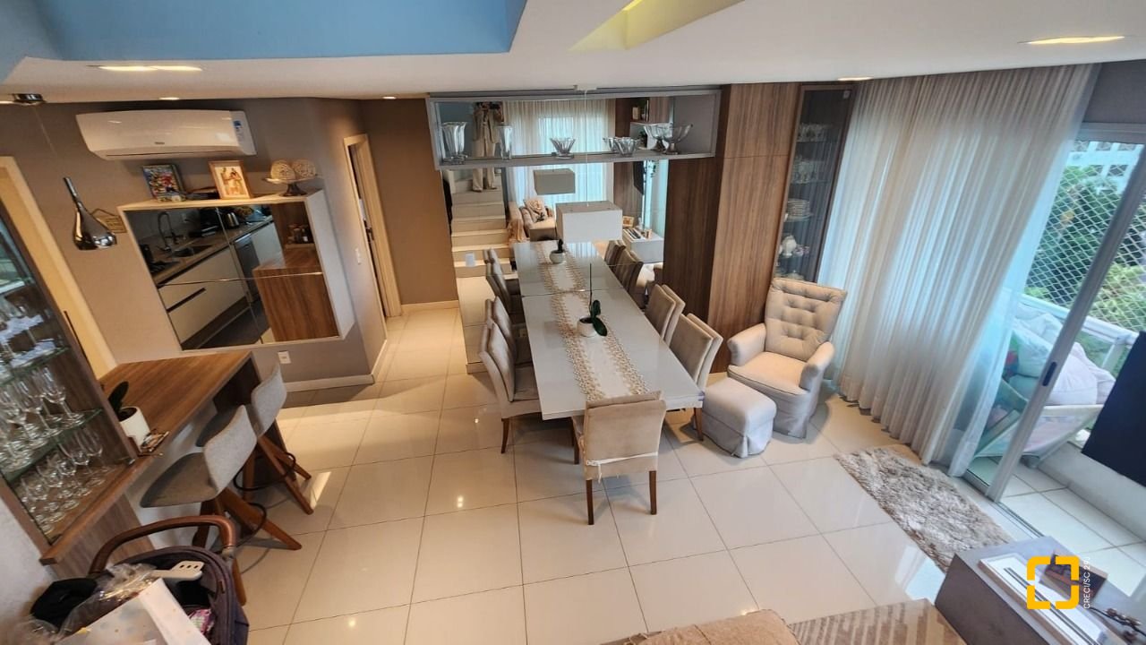 Cobertura com 206m², 4 quartos (sendo 2 suítes), 2 garagens, no bairro Agronômica em Florianópolis