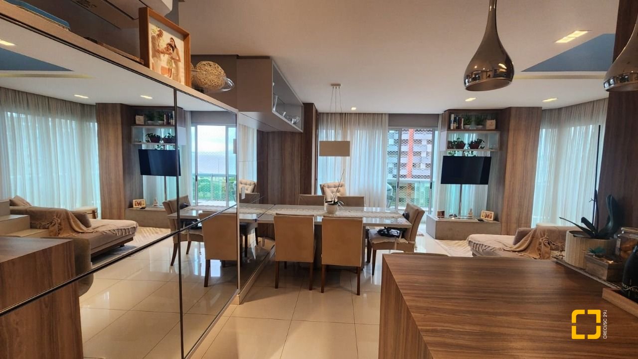 Cobertura com 206m², 4 quartos (sendo 2 suítes), 2 garagens, no bairro Agronômica em Florianópolis
