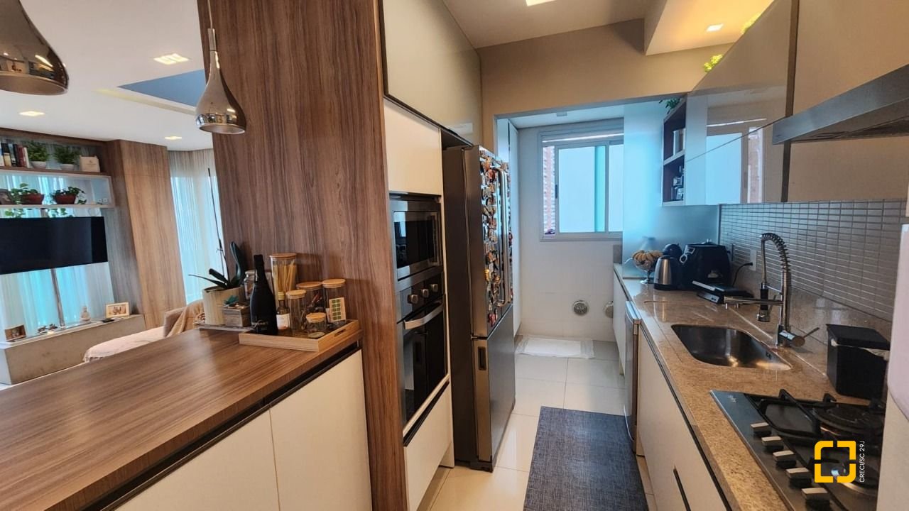 Cobertura com 206m², 4 quartos (sendo 2 suítes), 2 garagens, no bairro Agronômica em Florianópolis