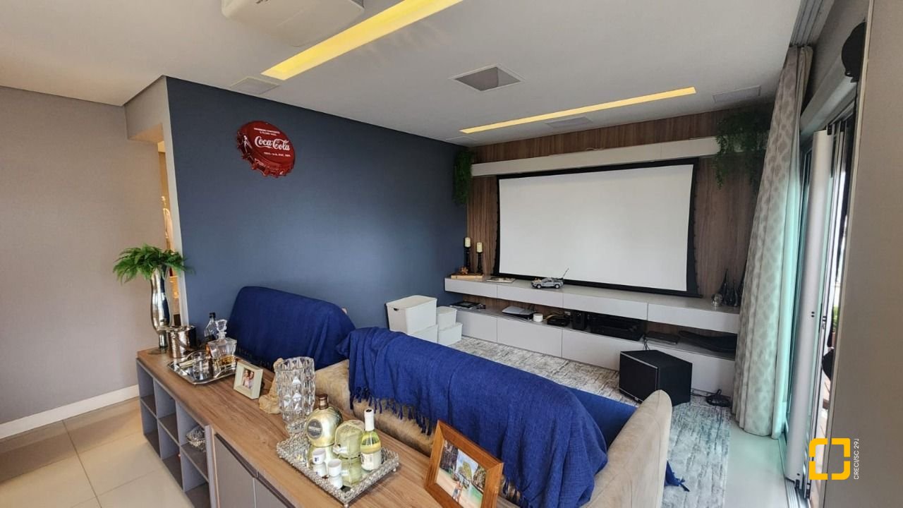 Cobertura com 206m², 4 quartos (sendo 2 suítes), 2 garagens, no bairro Agronômica em Florianópolis