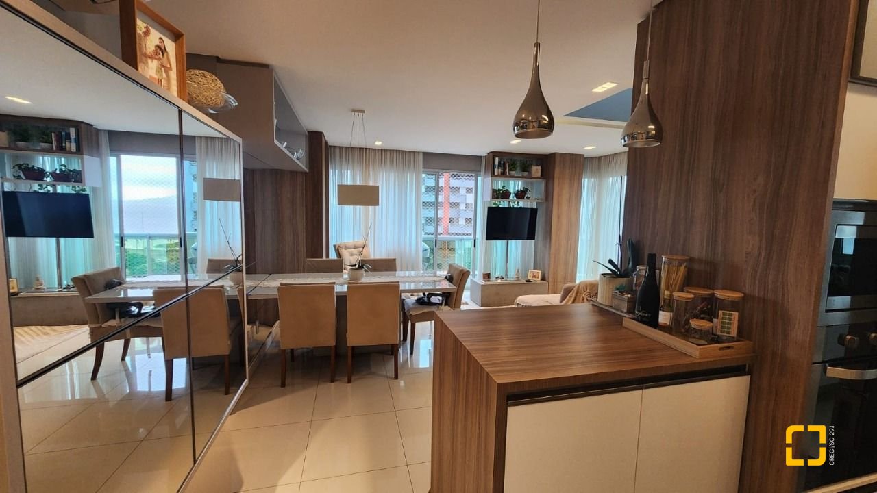 Cobertura com 206m², 4 quartos (sendo 2 suítes), 2 garagens, no bairro Agronômica em Florianópolis