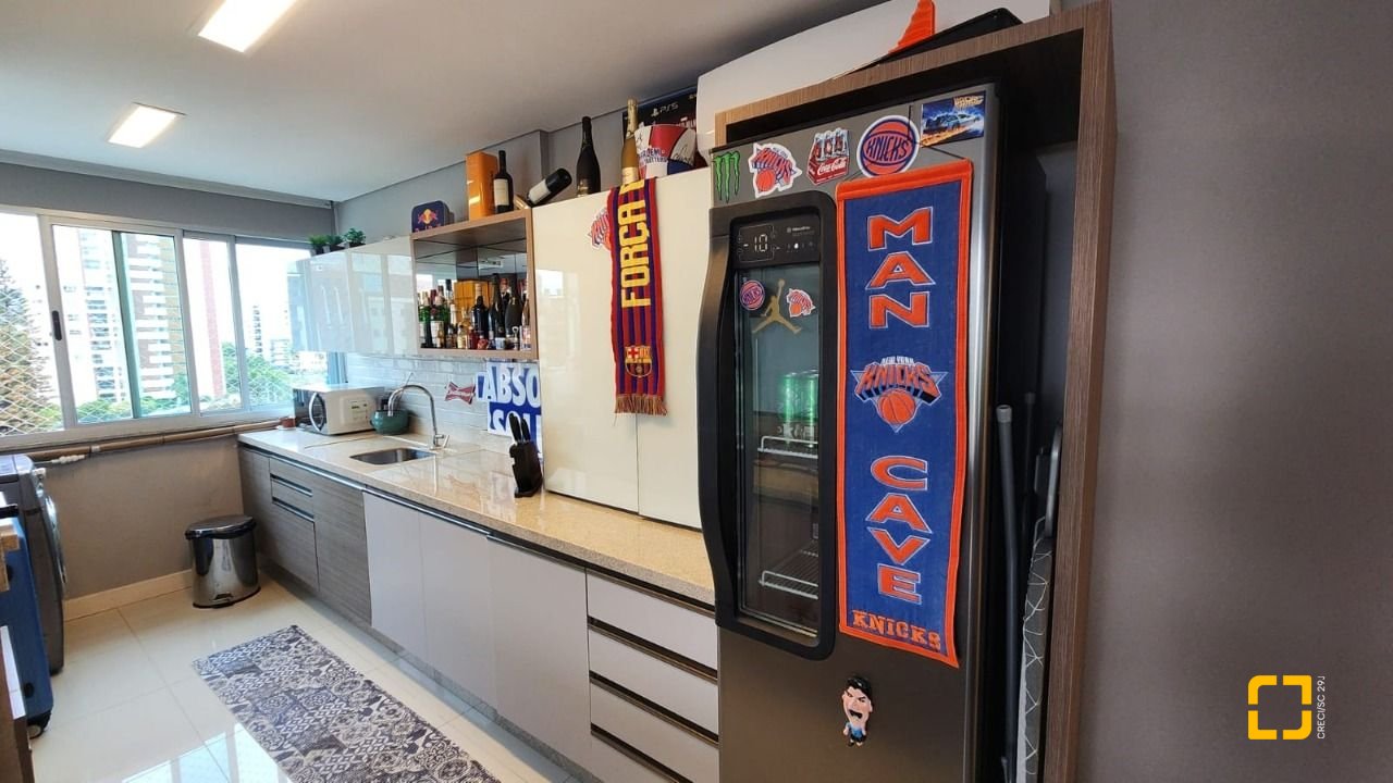 Cobertura com 206m², 4 quartos (sendo 2 suítes), 2 garagens, no bairro Agronômica em Florianópolis