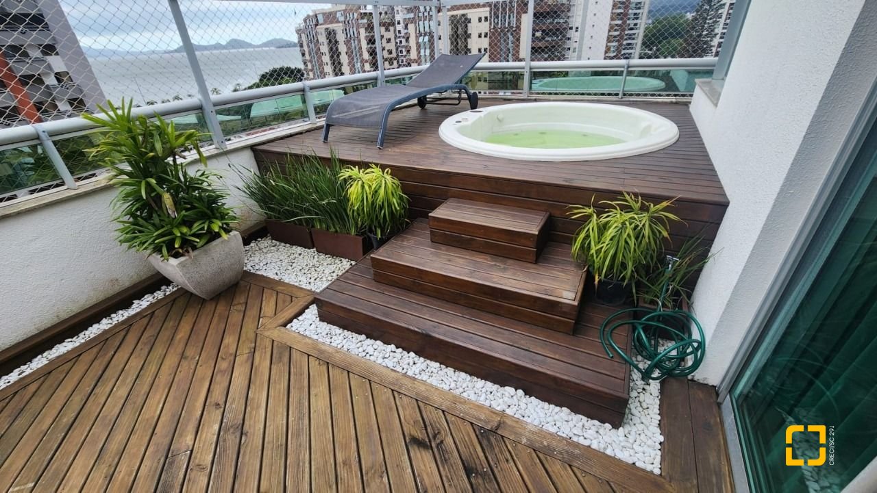 Cobertura com 206m², 4 quartos (sendo 2 suítes), 2 garagens, no bairro Agronômica em Florianópolis