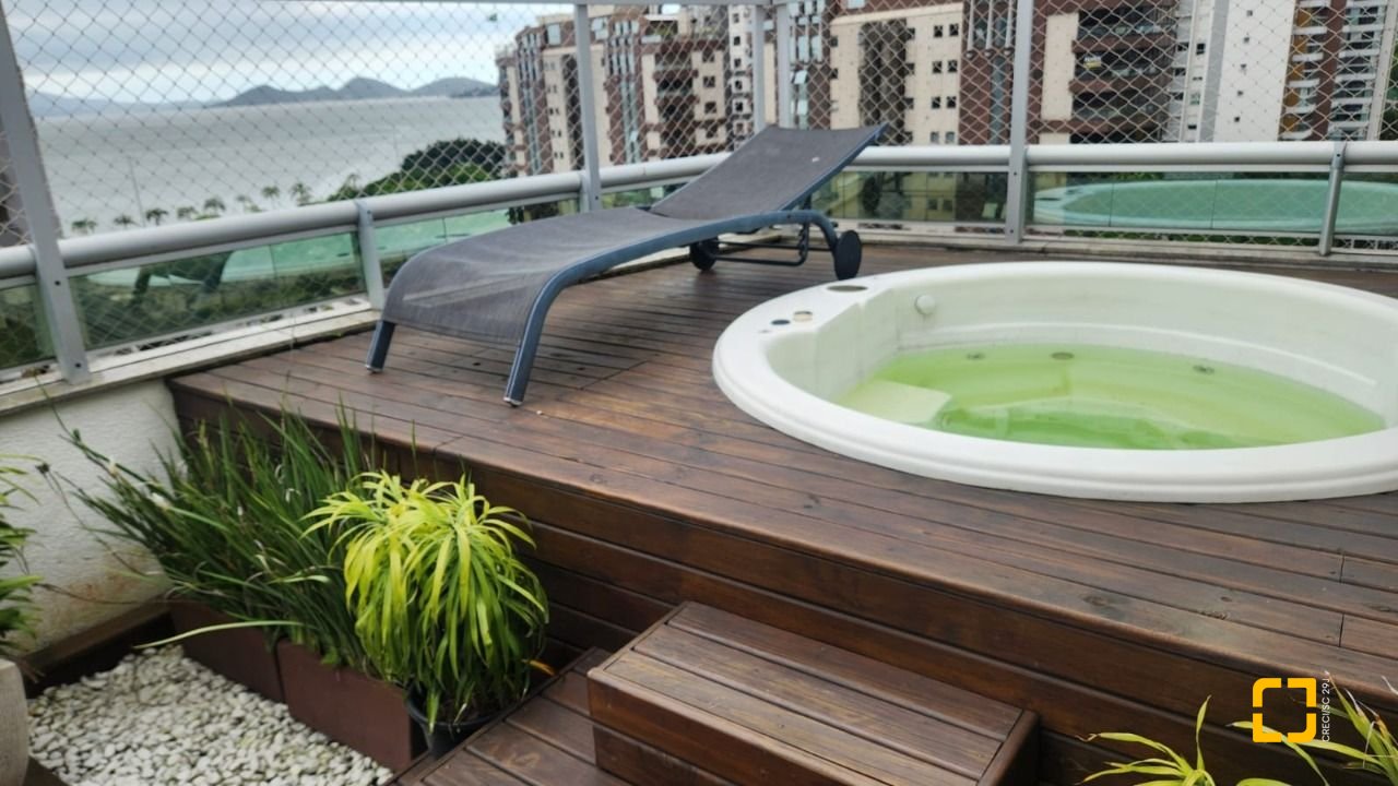 Cobertura com 206m², 4 quartos (sendo 2 suítes), 2 garagens, no bairro Agronômica em Florianópolis