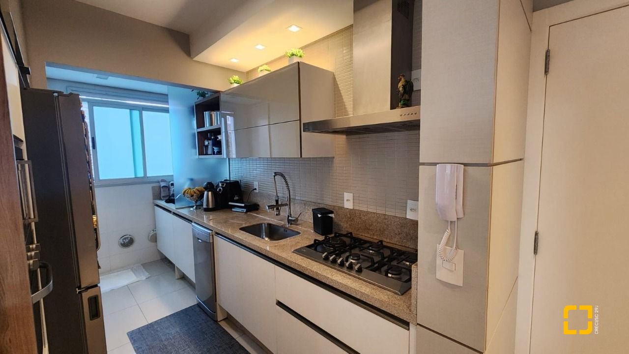 Cobertura com 206m², 4 quartos (sendo 2 suítes), 2 garagens, no bairro Agronômica em Florianópolis