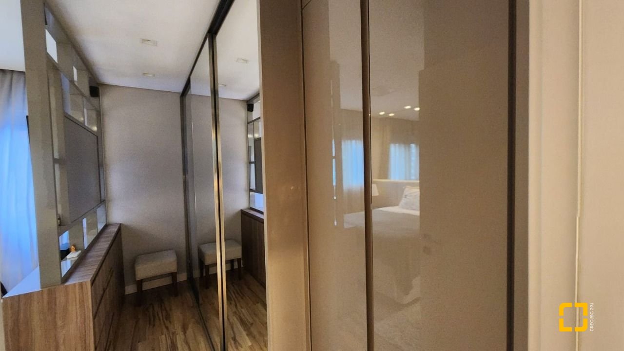 Cobertura com 206m², 4 quartos (sendo 2 suítes), 2 garagens, no bairro Agronômica em Florianópolis