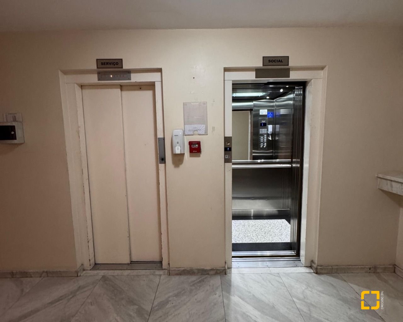 Apartamento com 104m², 4 quartos (sendo 1 suíte), 1 garagem, no bairro Centro em Florianópolis