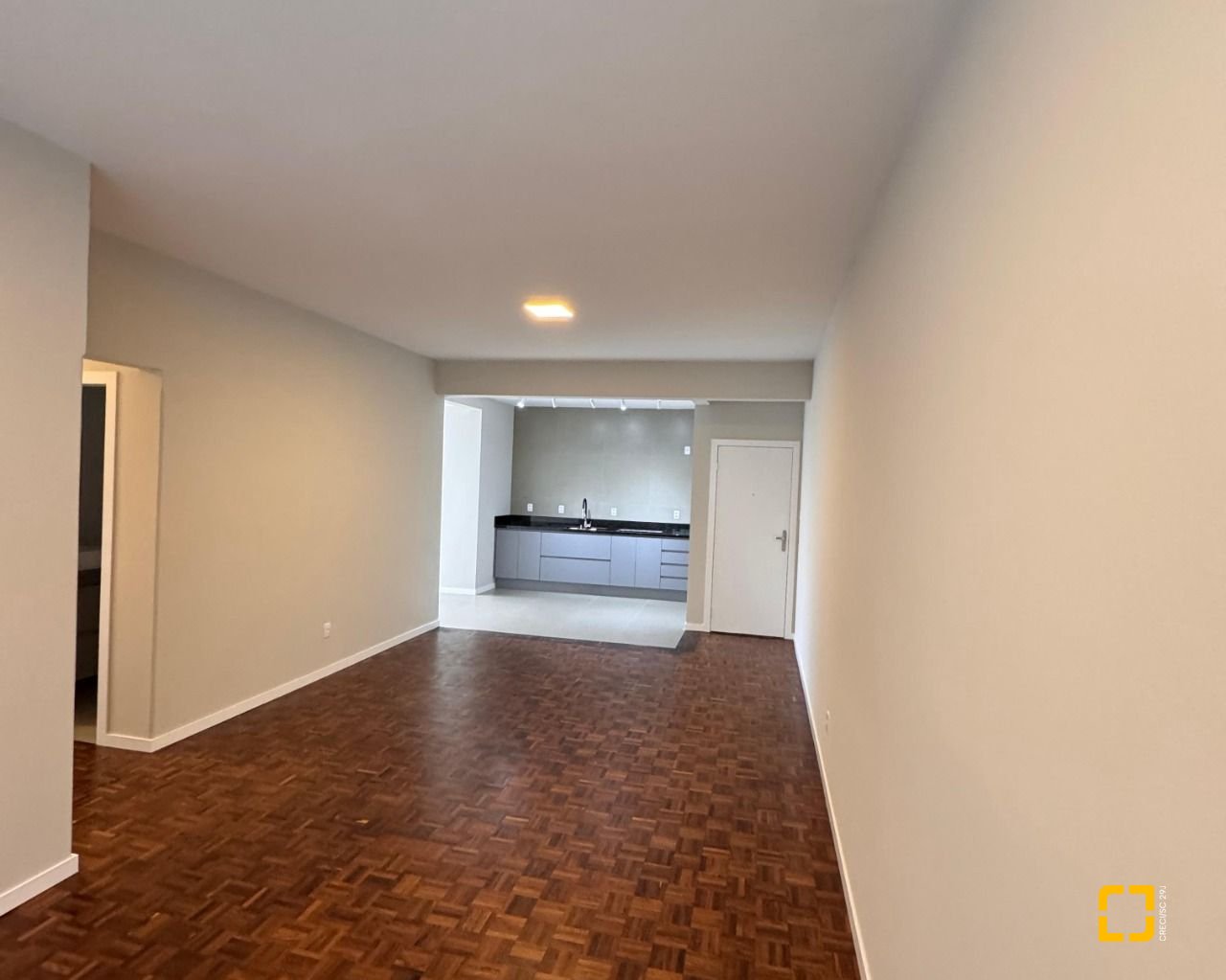 Apartamento com 104m², 4 quartos (sendo 1 suíte), 1 garagem, no bairro Centro em Florianópolis