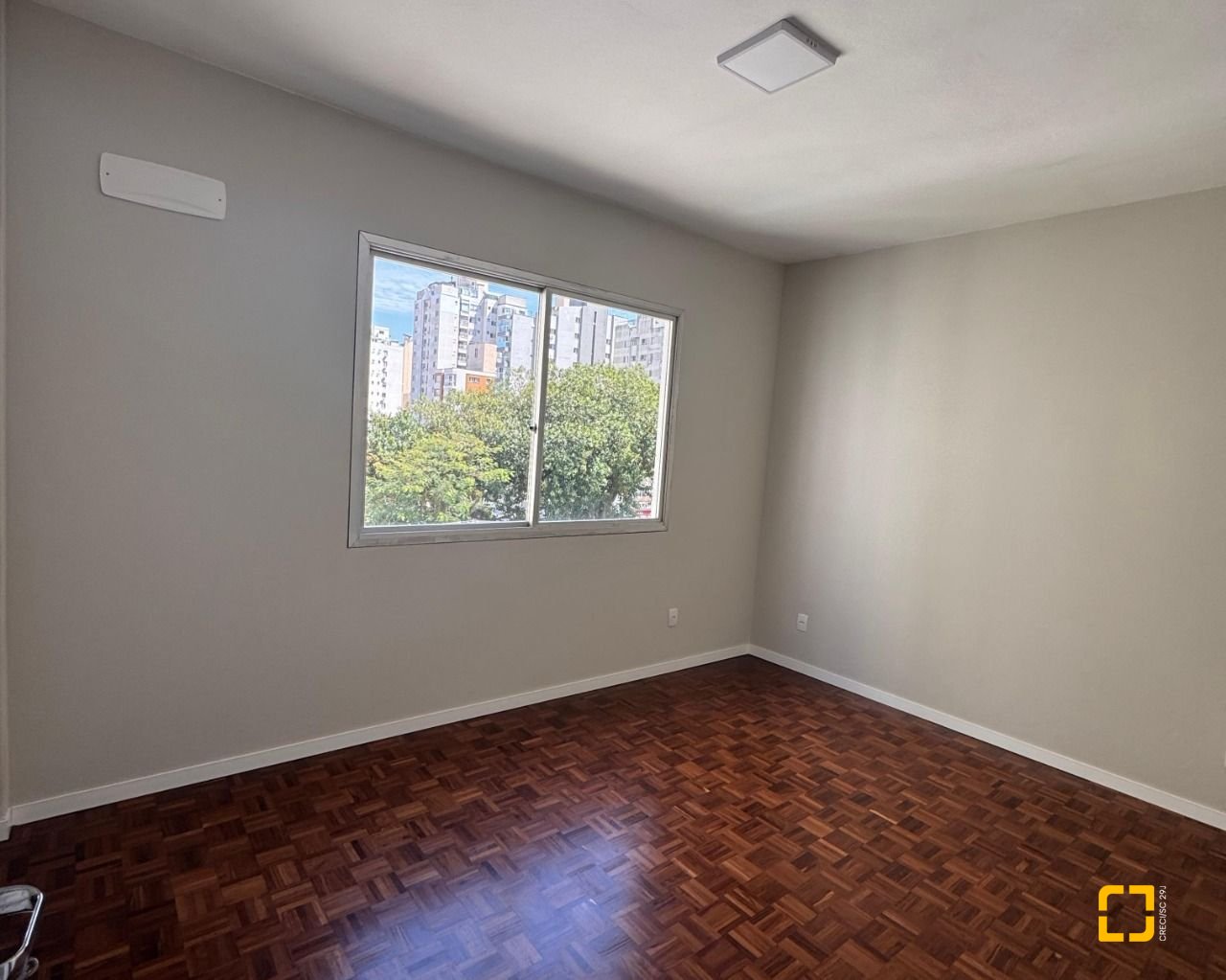 Apartamento com 104m², 4 quartos (sendo 1 suíte), 1 garagem, no bairro Centro em Florianópolis