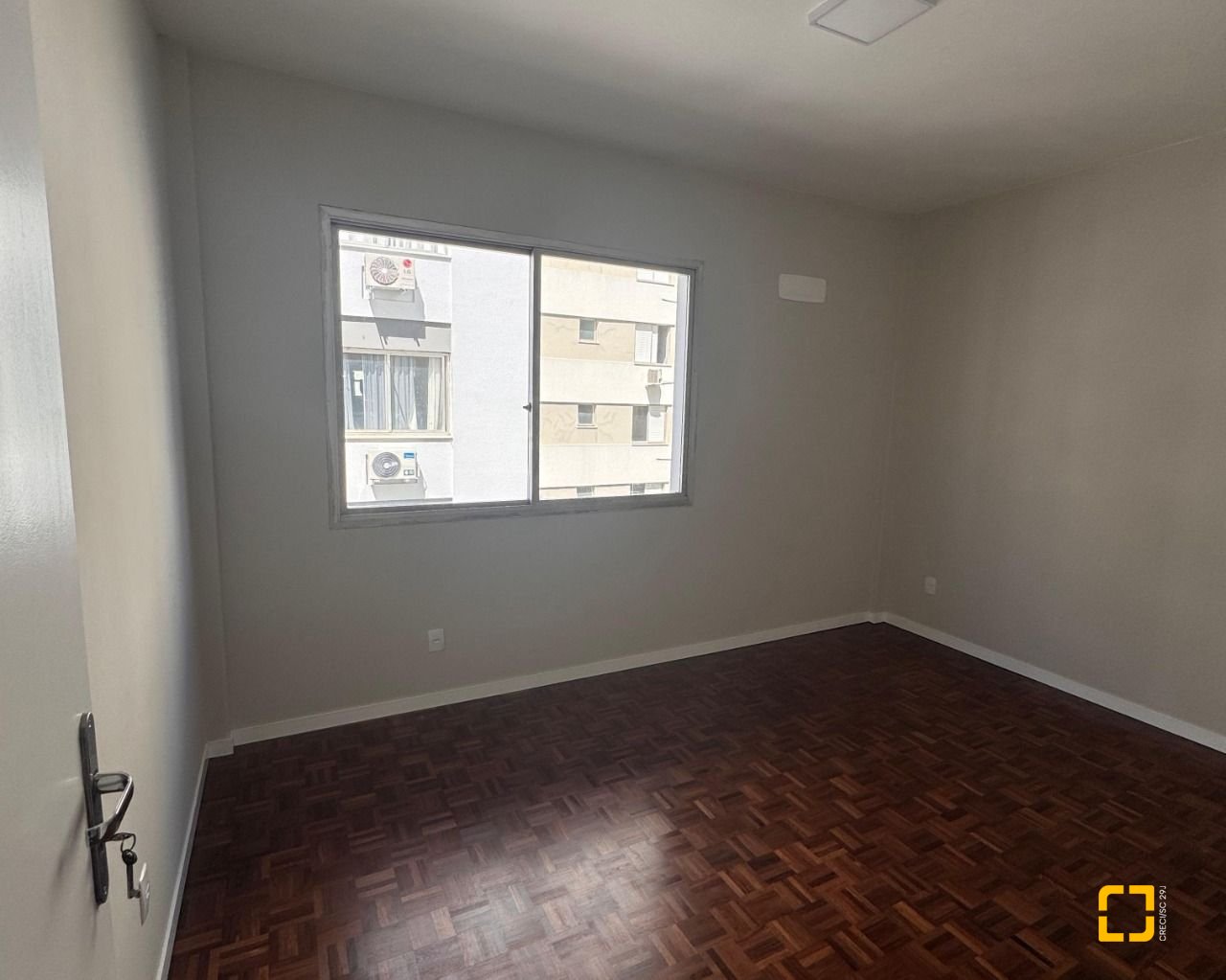 Apartamento com 104m², 4 quartos (sendo 1 suíte), 1 garagem, no bairro Centro em Florianópolis