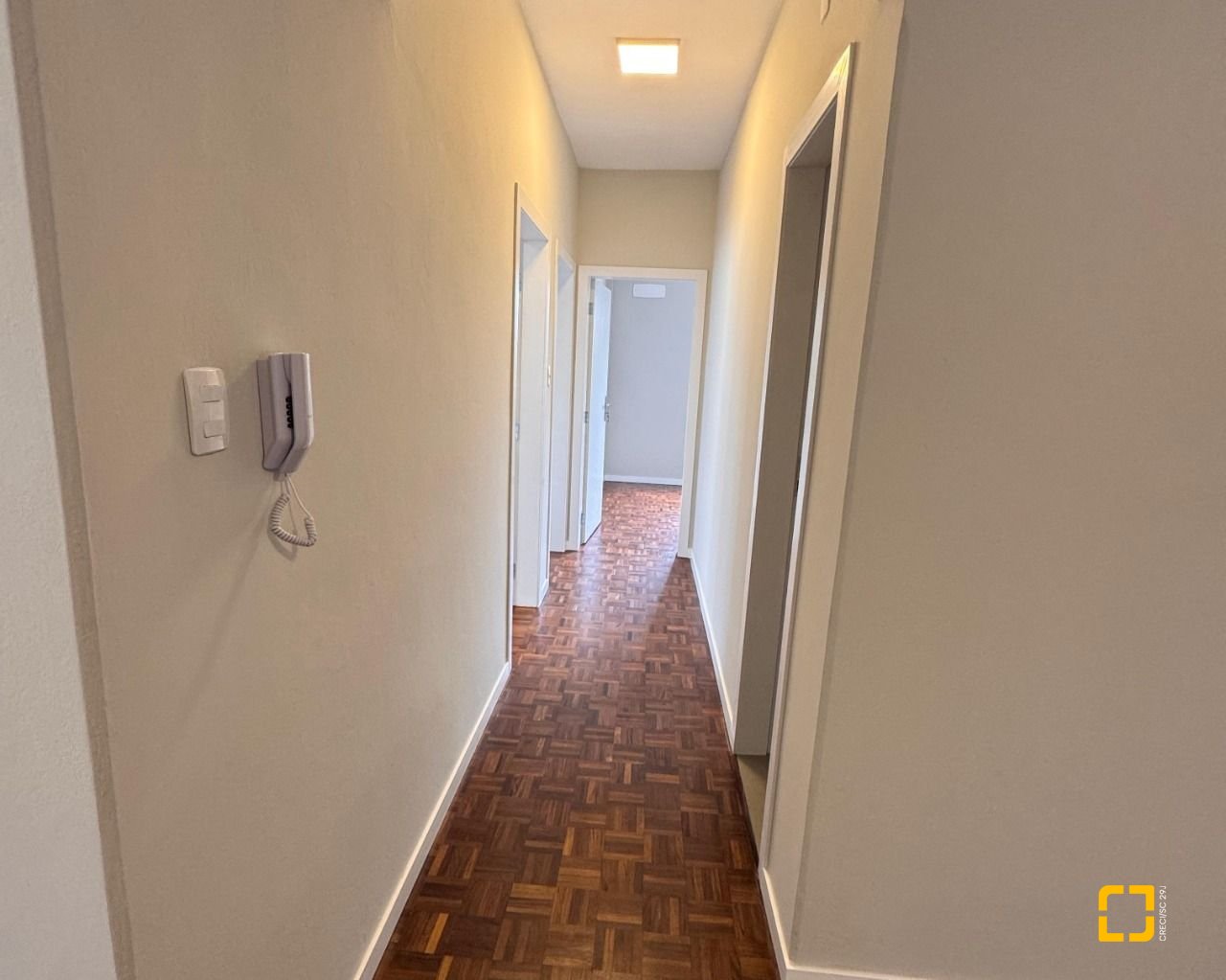 Apartamento com 104m², 4 quartos (sendo 1 suíte), 1 garagem, no bairro Centro em Florianópolis