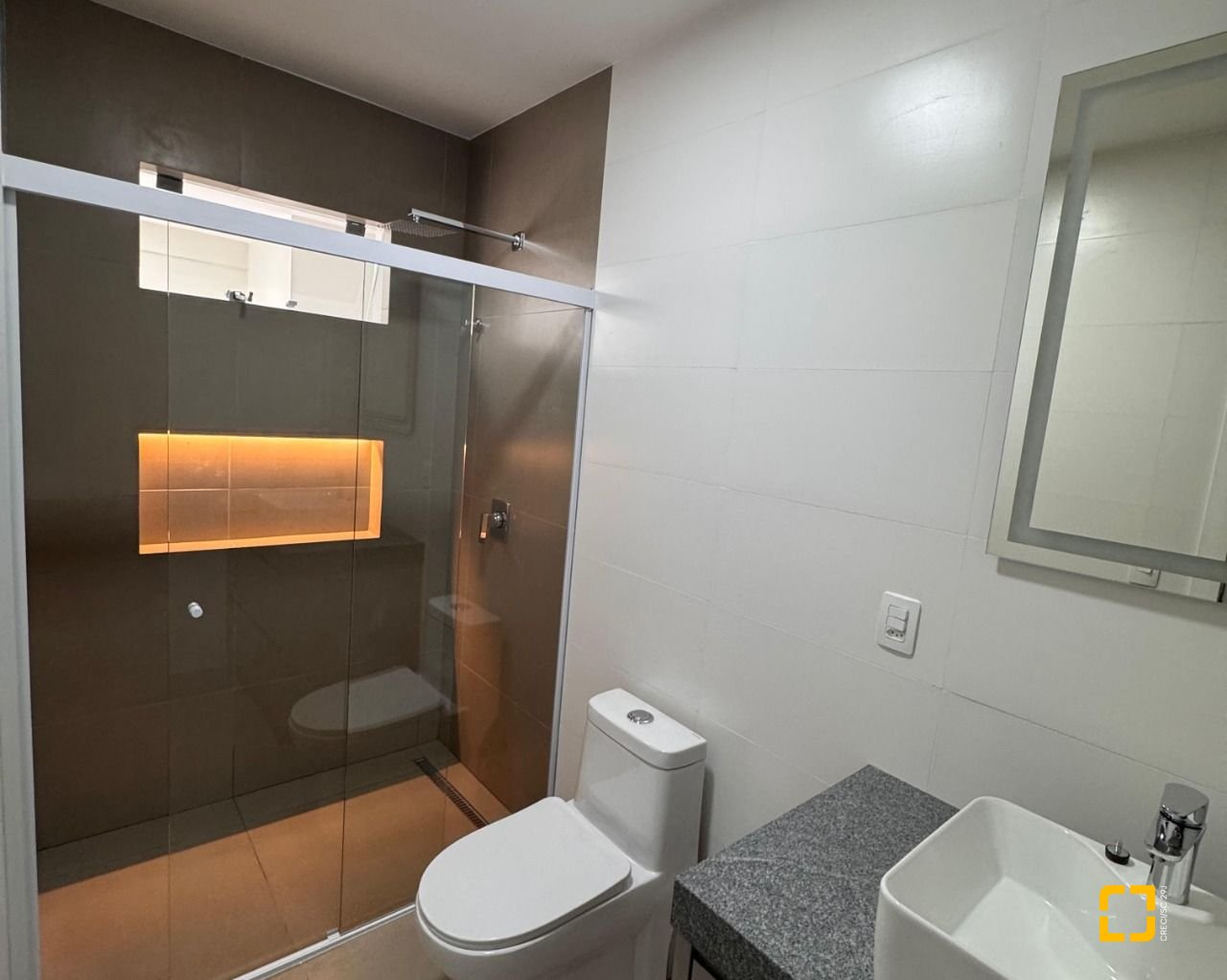 Apartamento com 104m², 4 quartos (sendo 1 suíte), 1 garagem, no bairro Centro em Florianópolis