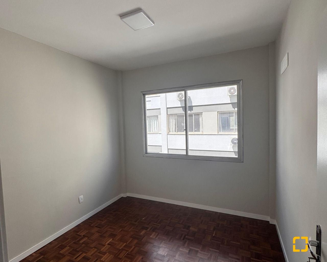 Apartamento com 104m², 4 quartos (sendo 1 suíte), 1 garagem, no bairro Centro em Florianópolis