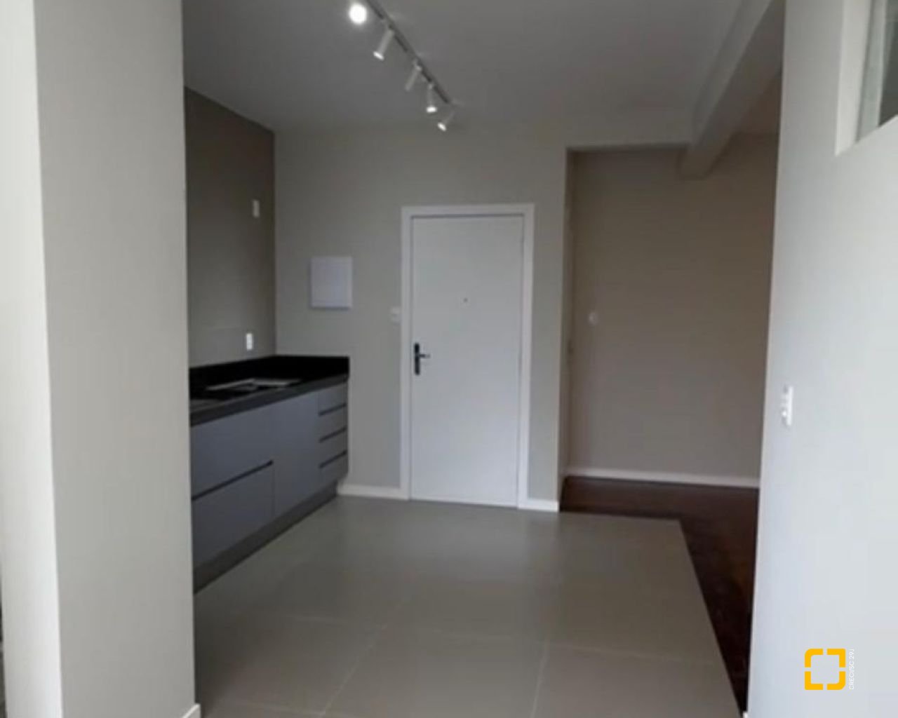 Apartamento com 104m², 4 quartos (sendo 1 suíte), 1 garagem, no bairro Centro em Florianópolis