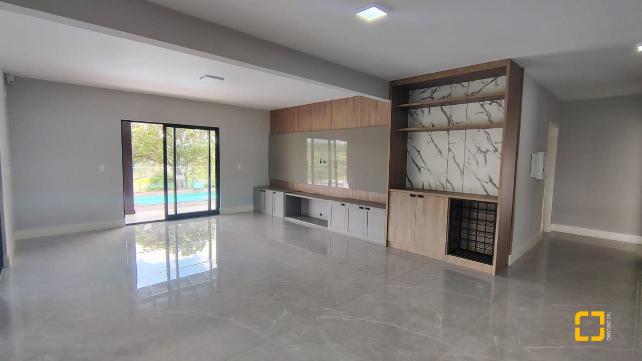Sítio com 342m², 4 quartos (sendo 2 suítes), 2 garagens, no bairro Colonia Santa Luzia em Santo Amaro da Imperatriz