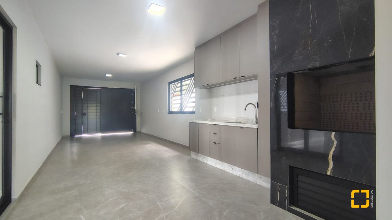 Sítio com 342m², 4 quartos (sendo 2 suítes), 2 garagens, no bairro Colonia Santa Luzia em Santo Amaro da Imperatriz