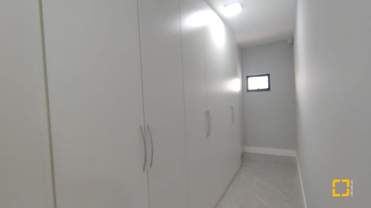 Sítio com 342m², 4 quartos (sendo 2 suítes), 2 garagens, no bairro Colonia Santa Luzia em Santo Amaro da Imperatriz