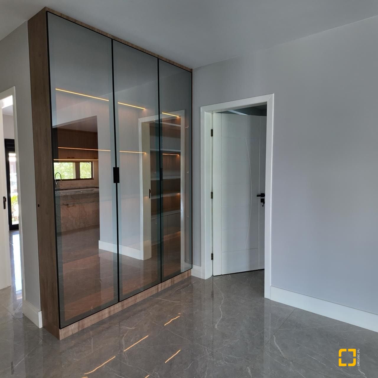 Sítio com 342m², 4 quartos (sendo 2 suítes), 2 garagens, no bairro Colonia Santa Luzia em Santo Amaro da Imperatriz
