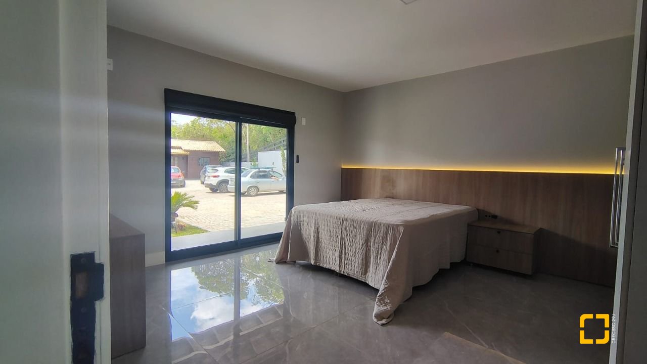 Sítio com 342m², 4 quartos (sendo 2 suítes), 2 garagens, no bairro Colonia Santa Luzia em Santo Amaro da Imperatriz