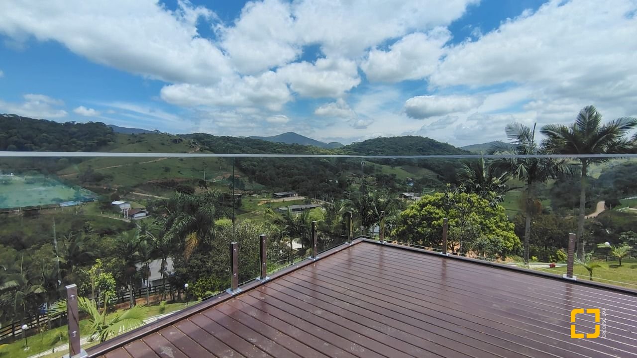 Sítio com 342m², 4 quartos (sendo 2 suítes), 2 garagens, no bairro Colonia Santa Luzia em Santo Amaro da Imperatriz