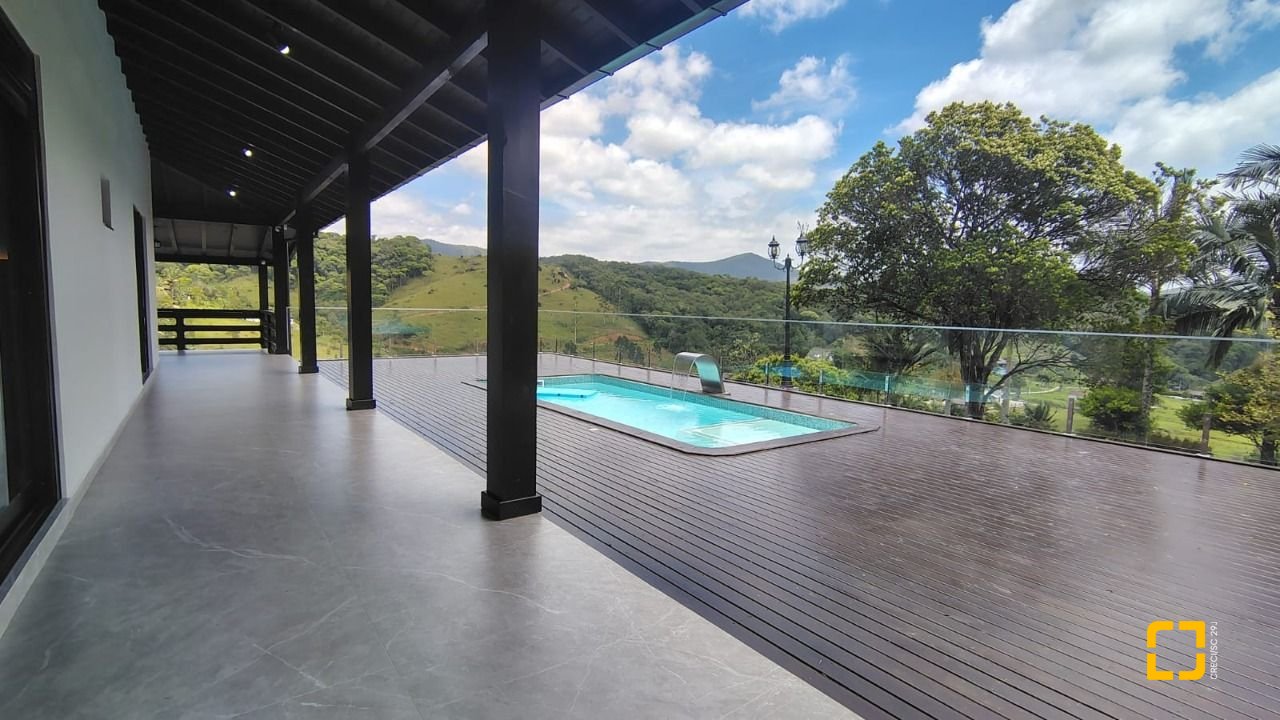 Sítio com 342m², 4 quartos (sendo 2 suítes), 2 garagens, no bairro Colonia Santa Luzia em Santo Amaro da Imperatriz
