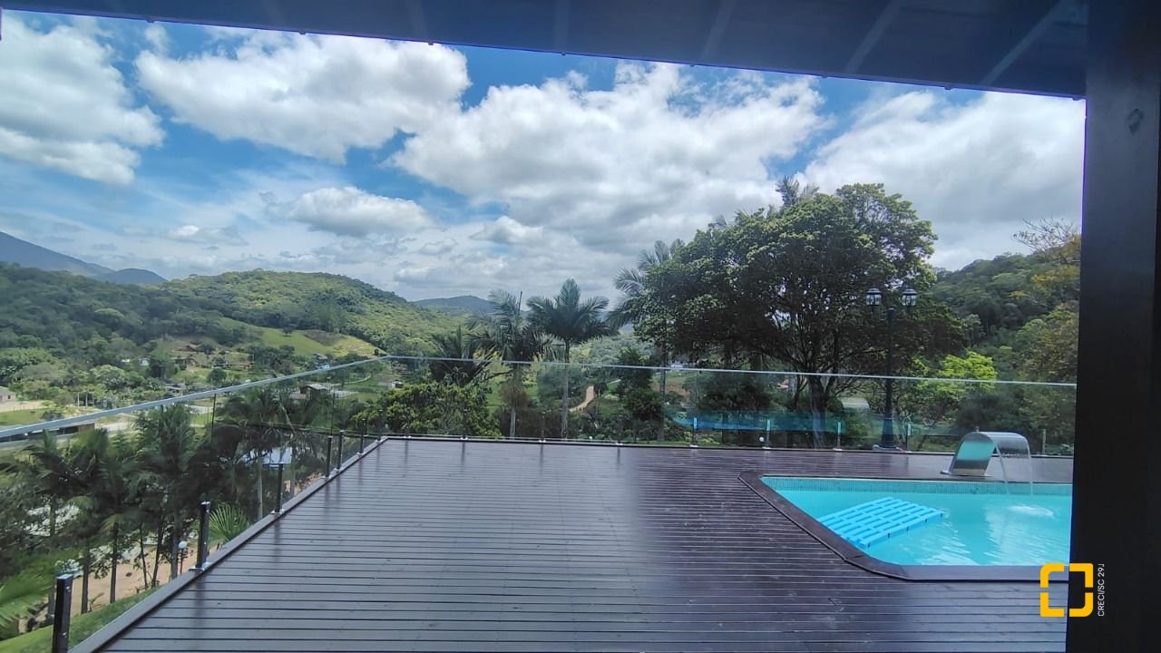 Sítio com 342m², 4 quartos (sendo 2 suítes), 2 garagens, no bairro Colonia Santa Luzia em Santo Amaro da Imperatriz