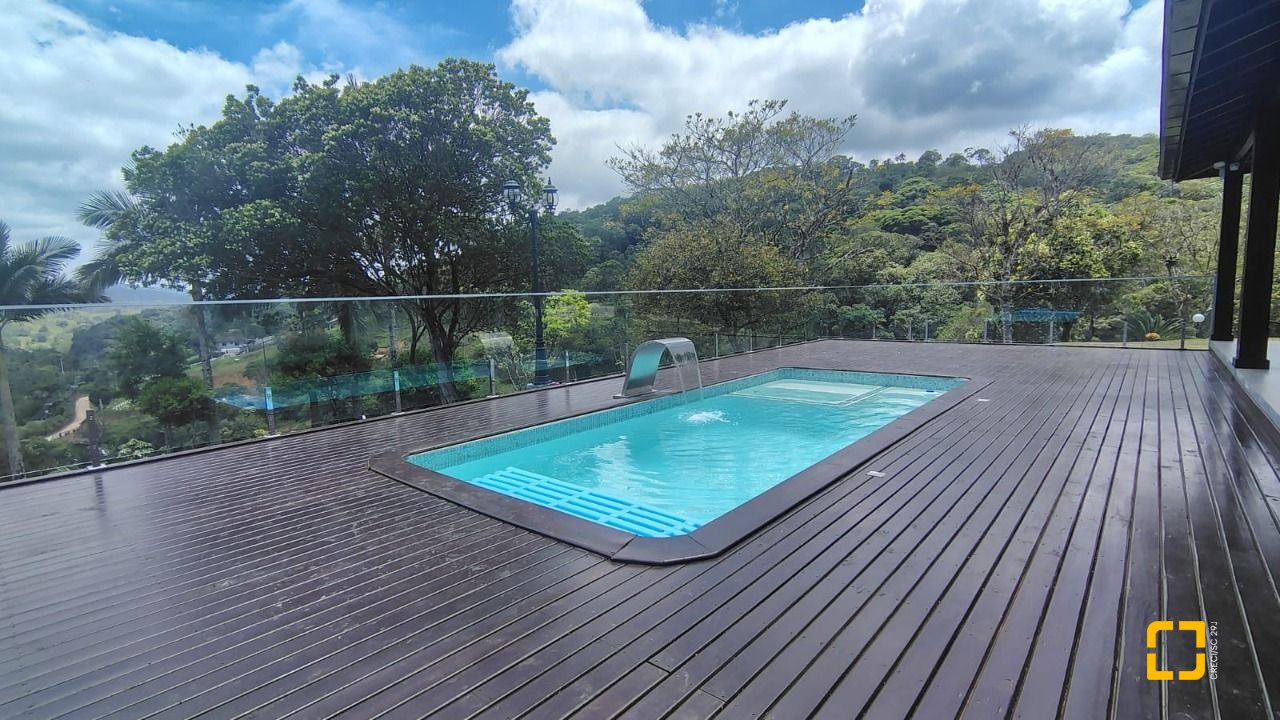 Sítio com 342m², 4 quartos (sendo 2 suítes), 2 garagens, no bairro Colonia Santa Luzia em Santo Amaro da Imperatriz