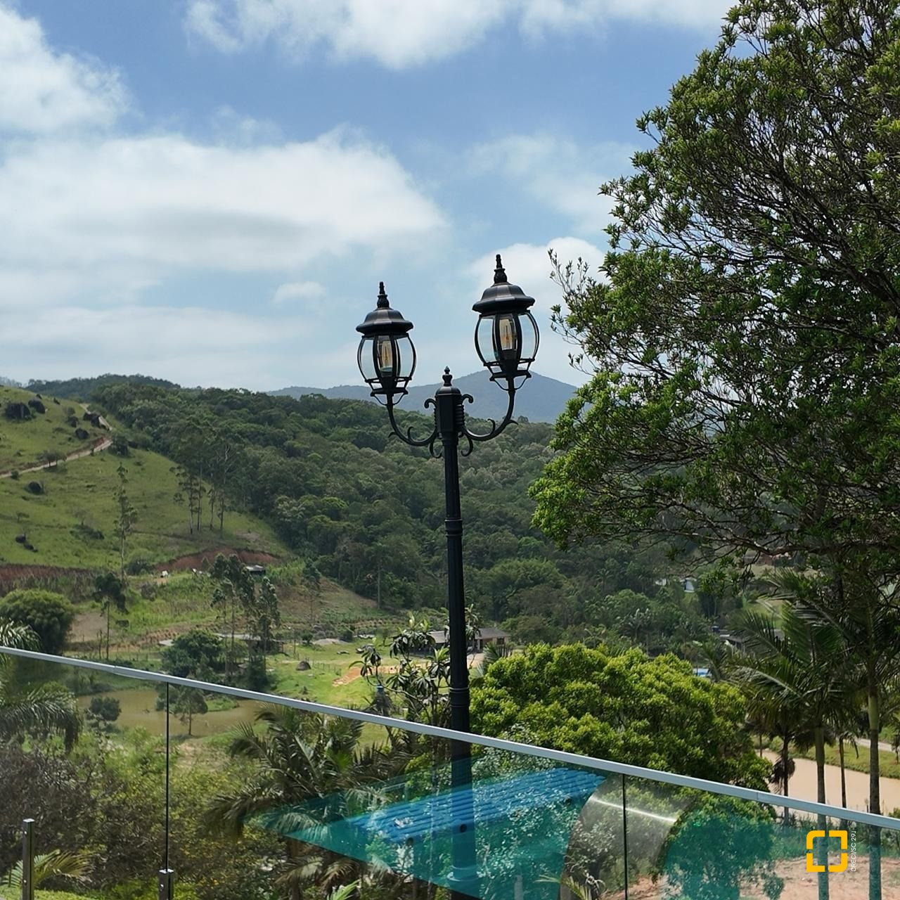 Sítio com 342m², 4 quartos (sendo 2 suítes), 2 garagens, no bairro Colonia Santa Luzia em Santo Amaro da Imperatriz