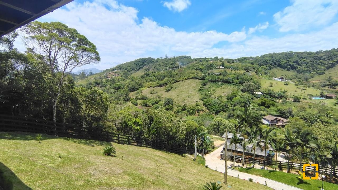 Sítio com 342m², 4 quartos (sendo 2 suítes), 2 garagens, no bairro Colonia Santa Luzia em Santo Amaro da Imperatriz