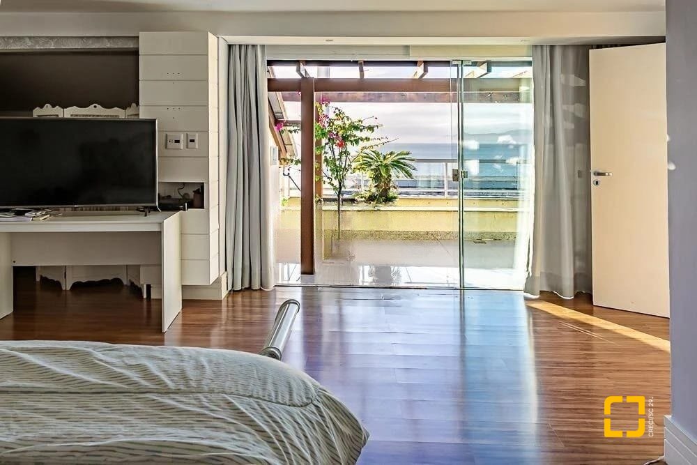 Cobertura com 487m², 4 quartos (sendo 4 suítes), 4 garagens, no bairro João Paulo em Florianópolis