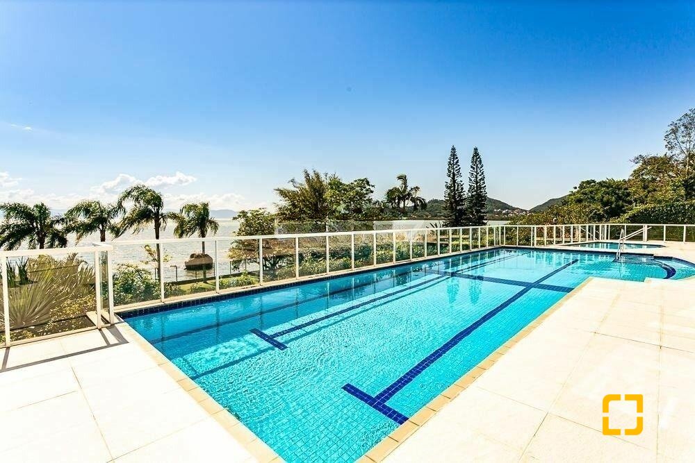 Cobertura com 487m², 4 quartos (sendo 4 suítes), 4 garagens, no bairro João Paulo em Florianópolis