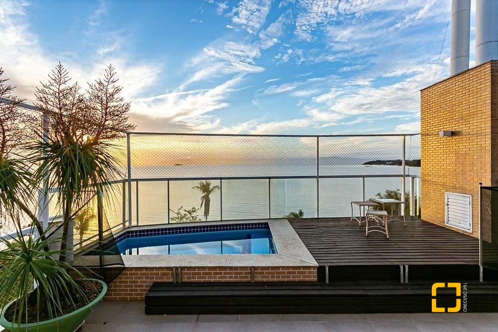 Cobertura com 487m², 4 quartos (sendo 4 suítes), 4 garagens, no bairro João Paulo em Florianópolis