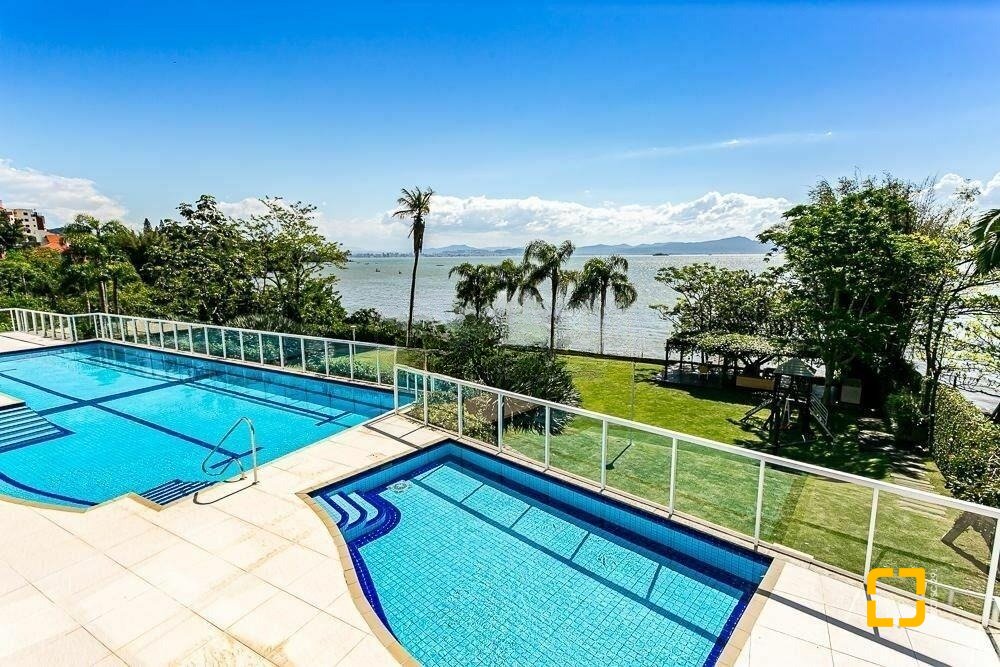 Cobertura com 487m², 4 quartos (sendo 4 suítes), 4 garagens, no bairro João Paulo em Florianópolis