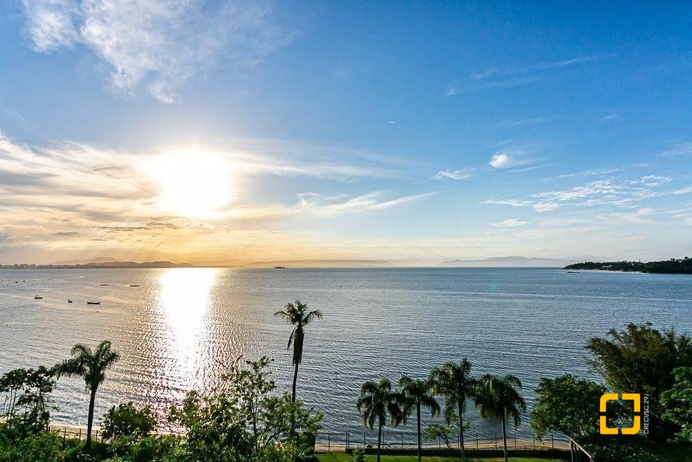 Cobertura com 487m², 4 quartos (sendo 4 suítes), 4 garagens, no bairro João Paulo em Florianópolis