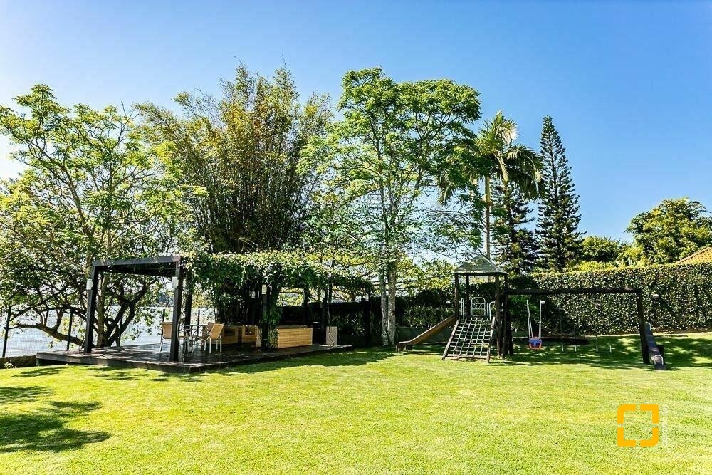 Cobertura com 487m², 4 quartos (sendo 4 suítes), 4 garagens, no bairro João Paulo em Florianópolis