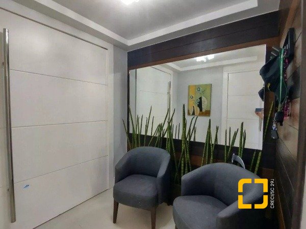 Casa com 585m², 8 quartos (sendo 3 suítes), 6 garagens, no bairro João Paulo em Florianópolis