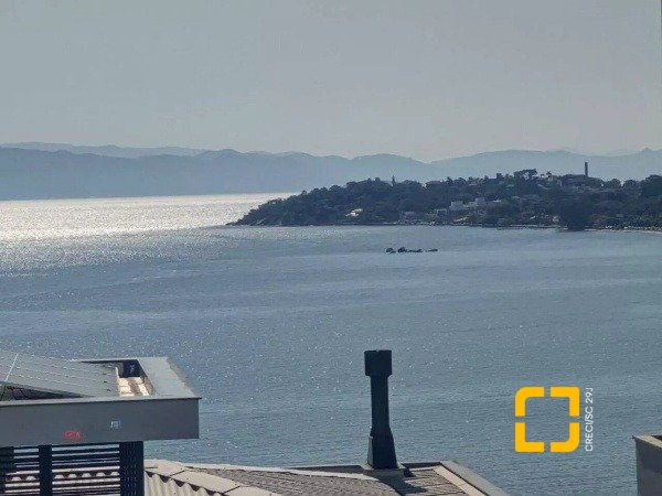 Casa com 585m², 8 quartos (sendo 3 suítes), 6 garagens, no bairro João Paulo em Florianópolis