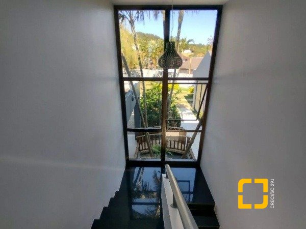 Casa com 585m², 5 quartos (sendo 3 suítes), 6 garagens, no bairro João Paulo em Florianópolis