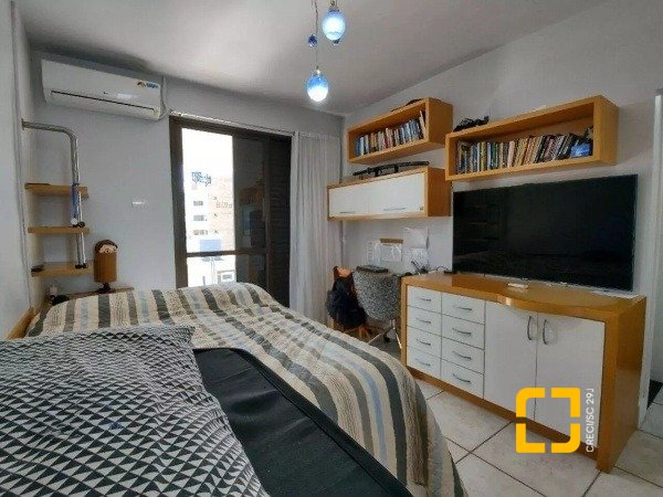 Casa com 585m², 5 quartos (sendo 3 suítes), 6 garagens, no bairro João Paulo em Florianópolis