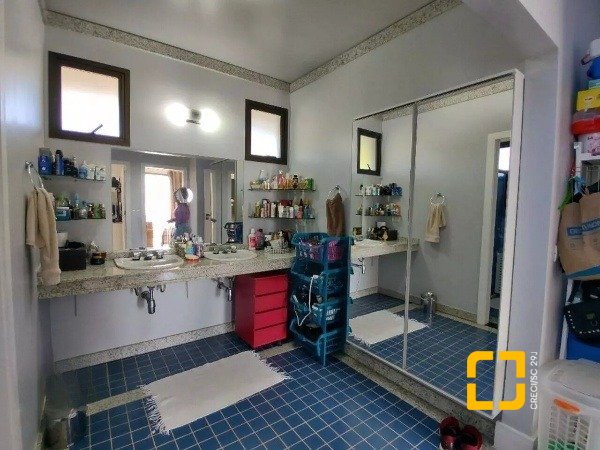 Casa com 585m², 5 quartos (sendo 3 suítes), 6 garagens, no bairro João Paulo em Florianópolis
