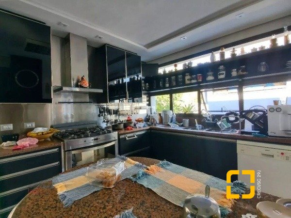 Casa com 585m², 5 quartos (sendo 3 suítes), 6 garagens, no bairro João Paulo em Florianópolis