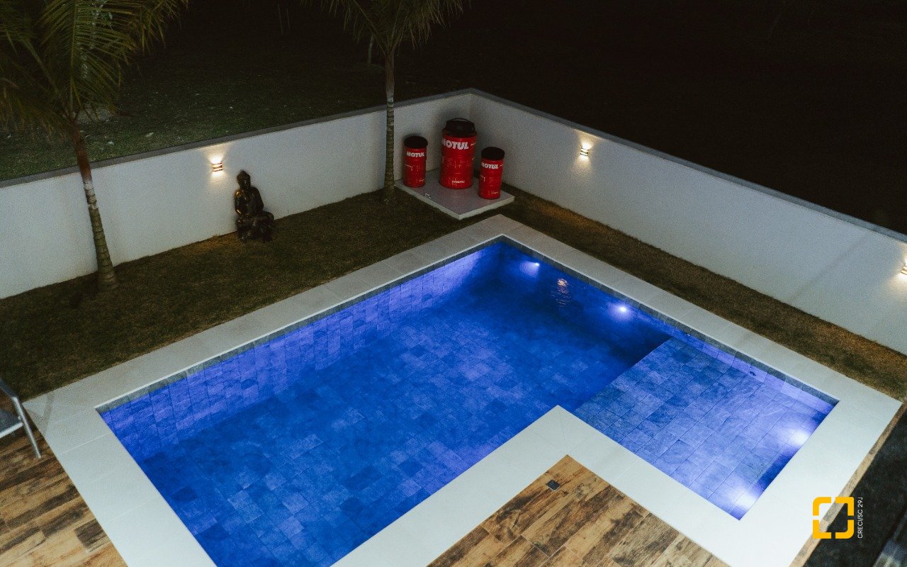 Casa de Condomínio com 411m², 5 quartos (sendo 4 suítes), 2 garagens, no bairro Ratones em Florianópolis