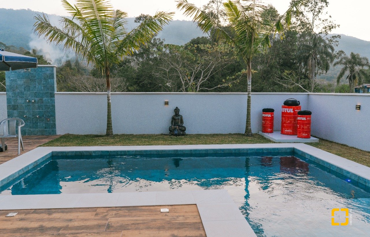 Casa de Condomínio com 411m², 5 quartos (sendo 4 suítes), 2 garagens, no bairro Ratones em Florianópolis