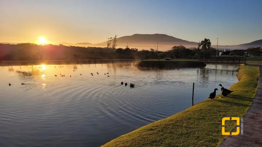Casa de Condomínio com 411m², 5 quartos (sendo 4 suítes), 2 garagens, no bairro Ratones em Florianópolis