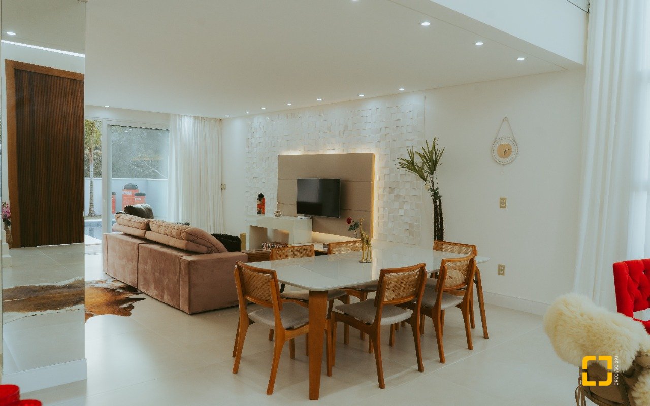 Casa de Condomínio com 411m², 5 quartos (sendo 4 suítes), 2 garagens, no bairro Ratones em Florianópolis